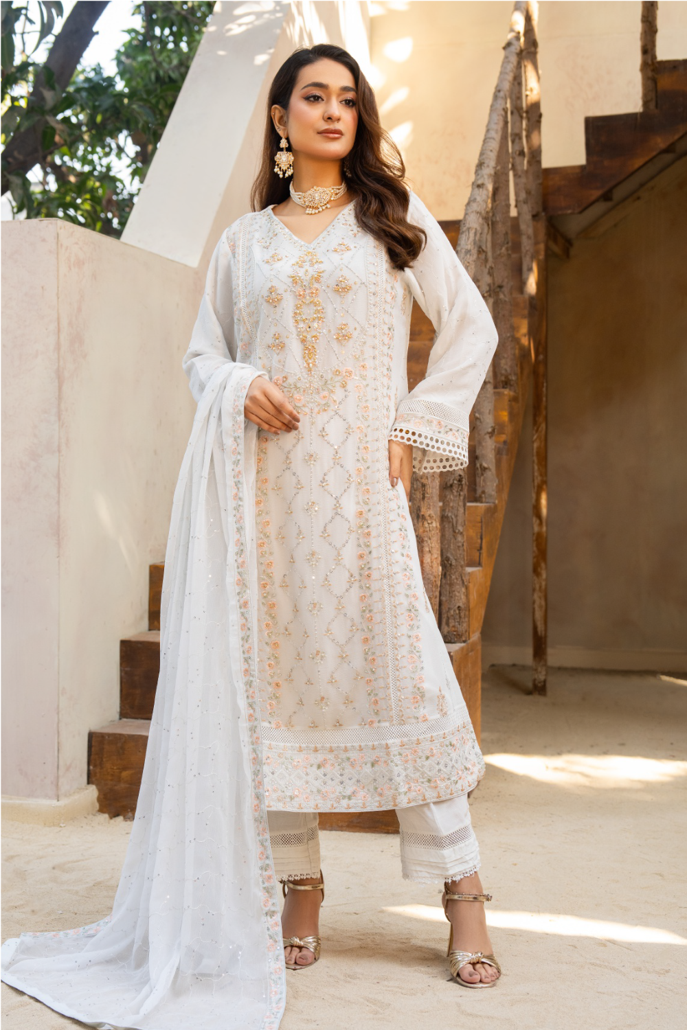 white pakistani dress White Pakistani Suit